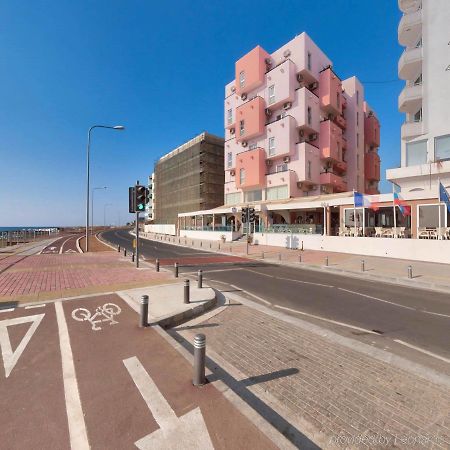 Mackenzie Beach Hotel Larnaca Dış mekan fotoğraf
