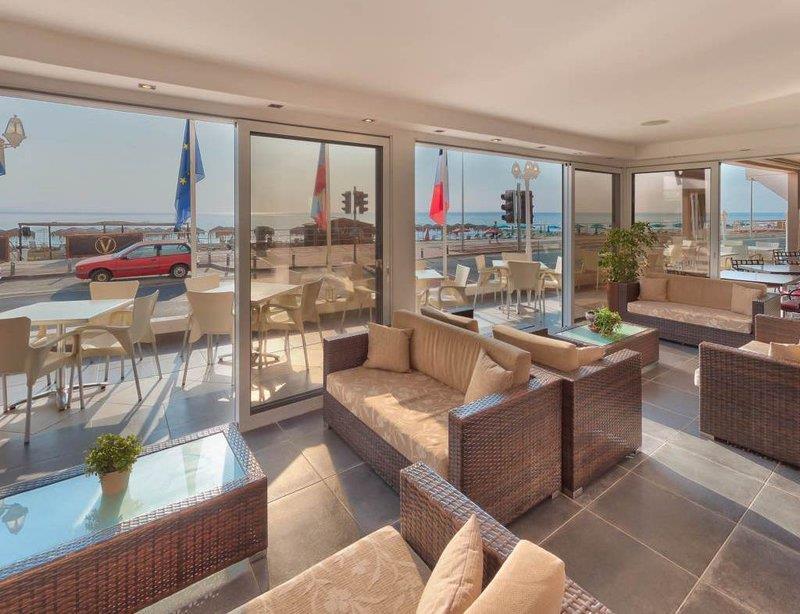 Mackenzie Beach Hotel Larnaca İç mekan fotoğraf