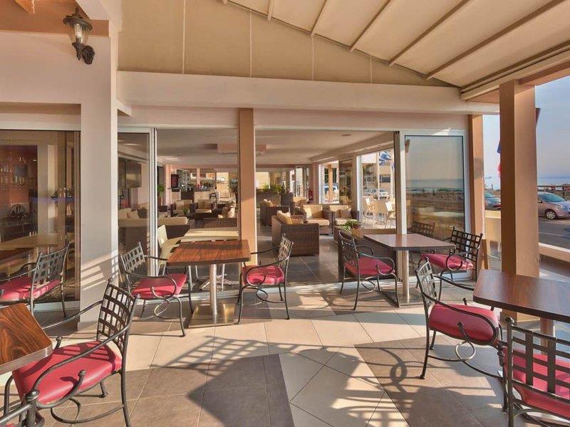 Mackenzie Beach Hotel Larnaca İç mekan fotoğraf