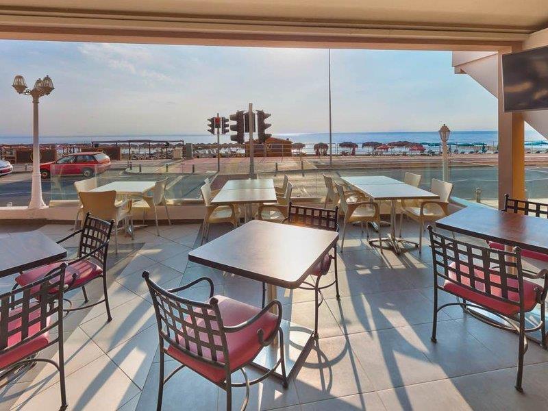 Mackenzie Beach Hotel Larnaca İç mekan fotoğraf