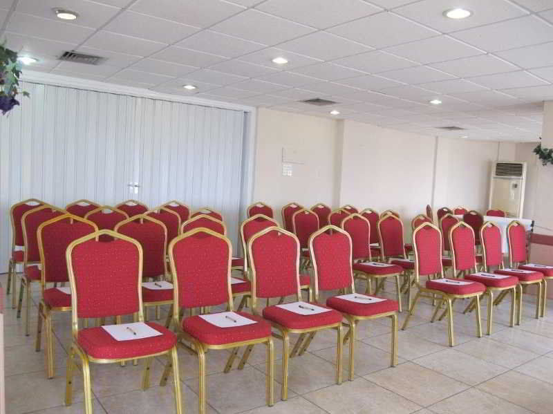 Mackenzie Beach Hotel Larnaca İş olanakları fotoğraf