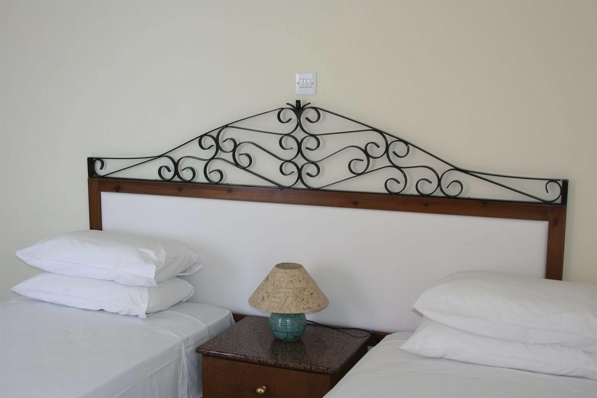 Mackenzie Beach Hotel Larnaca Dış mekan fotoğraf