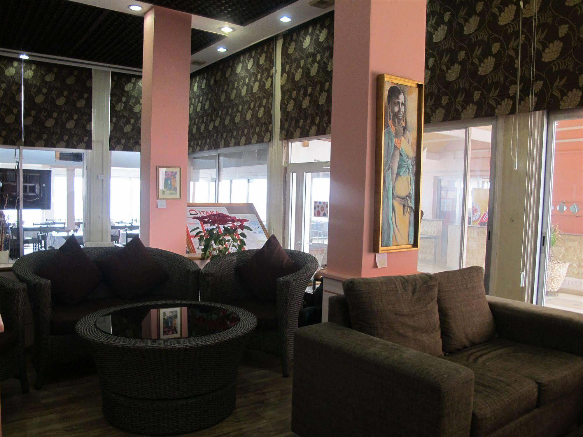 Mackenzie Beach Hotel Larnaca Dış mekan fotoğraf