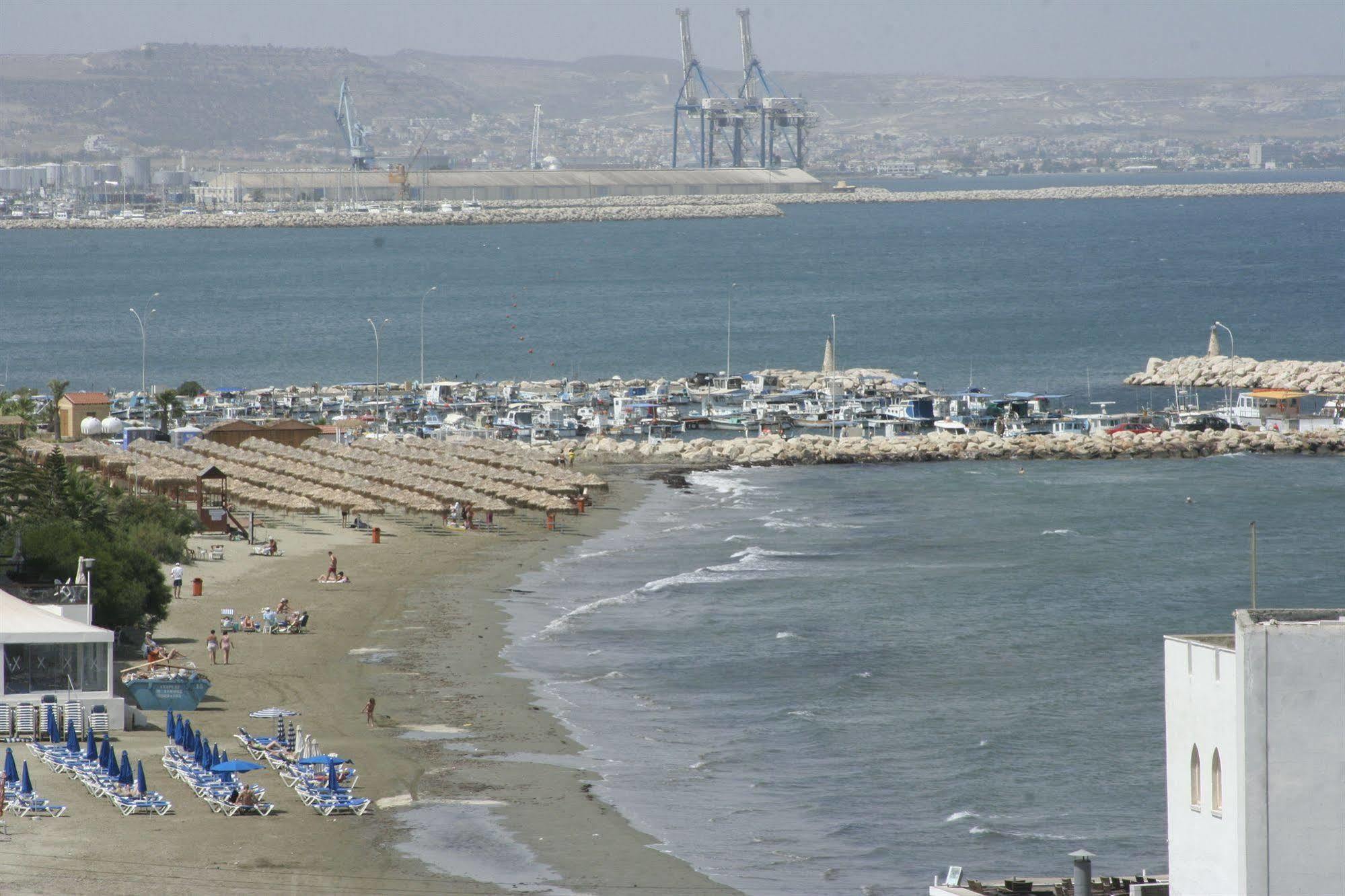 Mackenzie Beach Hotel Larnaca Dış mekan fotoğraf