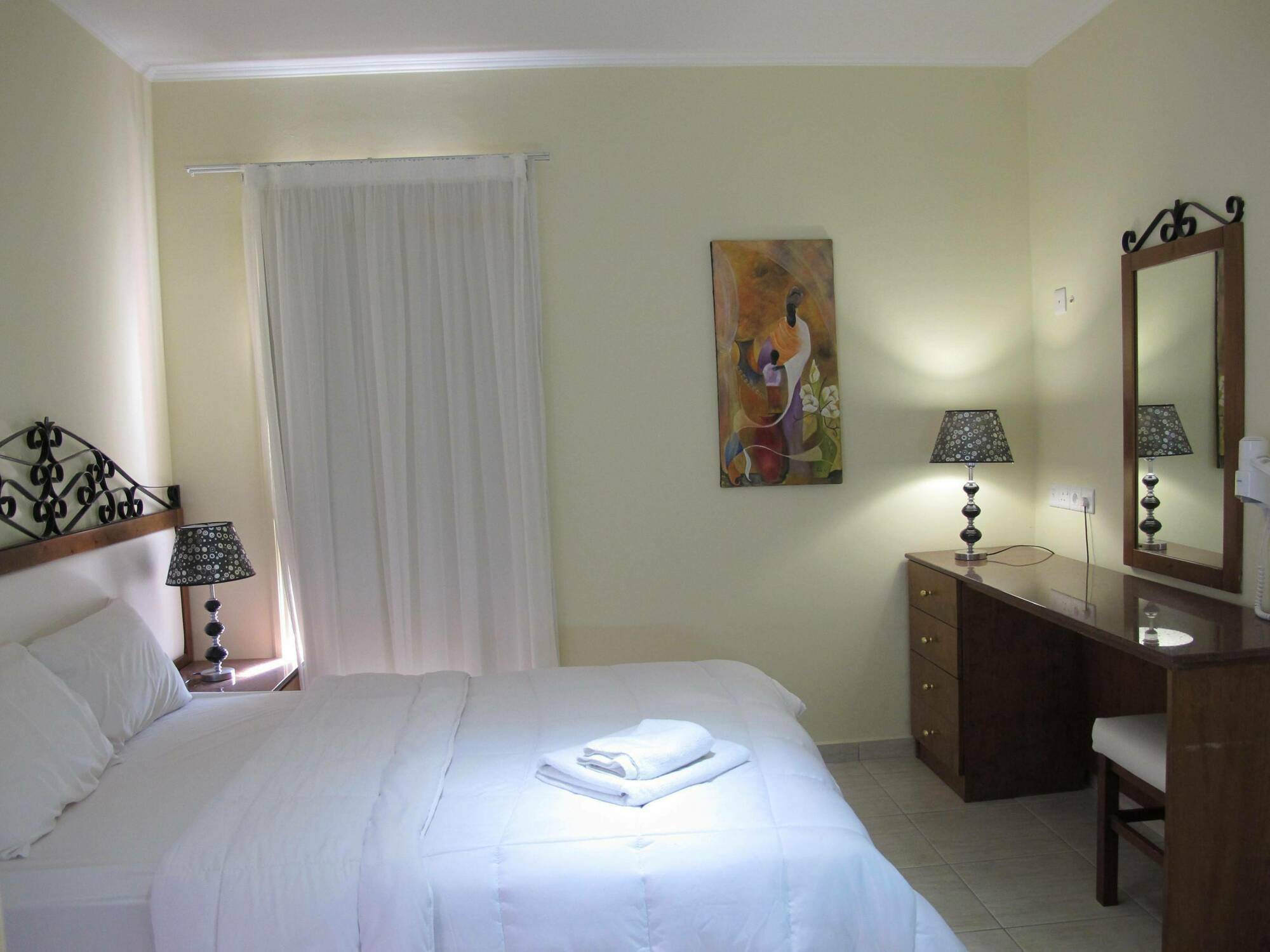 Mackenzie Beach Hotel Larnaca Dış mekan fotoğraf