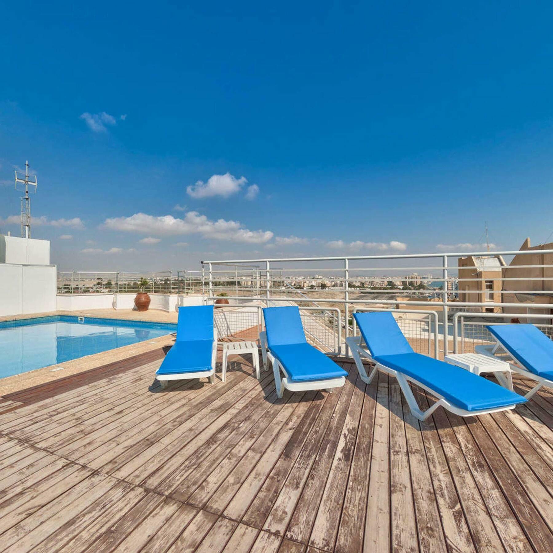 Mackenzie Beach Hotel Larnaca Dış mekan fotoğraf